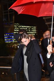 La Boschi con l'ombrellino rosso 7