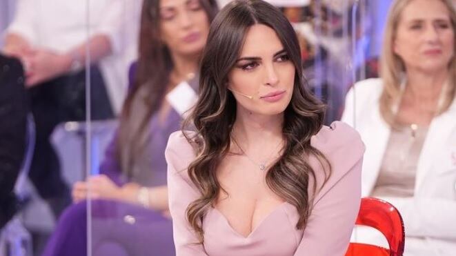 Uomini e donne, bufera su Andrea Nicole: "D'accordo con Ciprian, vi vedevate in segreto"