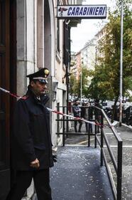 Roma, ordigno rudimentale contro la caserma dei carabinieri 6