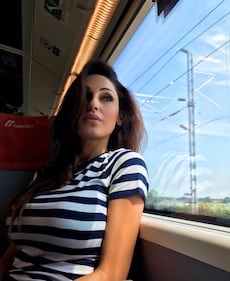 Anna Tatangelo hot, trasparenze a letto 7