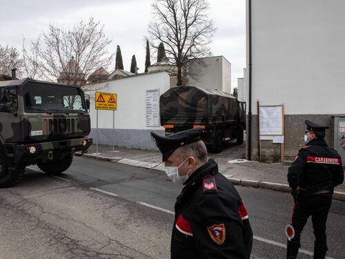 Le bare scortate alla cremazione. Ma c'è chi fa pagare troppo