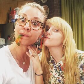 Kaley Cuoco Sweeting senza reggiseno per Shape 14