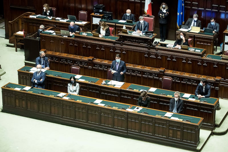 "Risposte oppure vada a casa". E ora la poltrona di Conte traballa