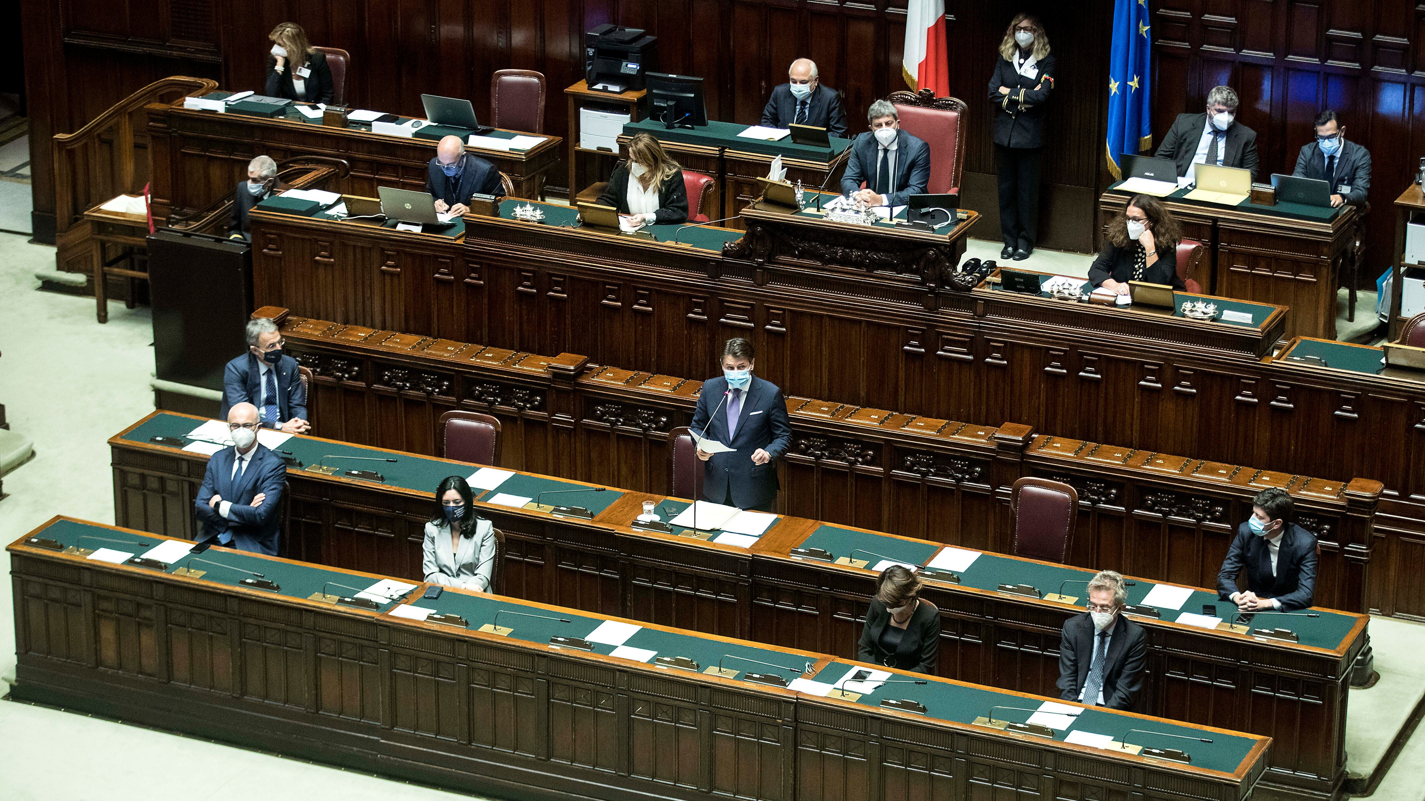 "Risposte oppure vada a casa". E ora la poltrona di Conte traballa