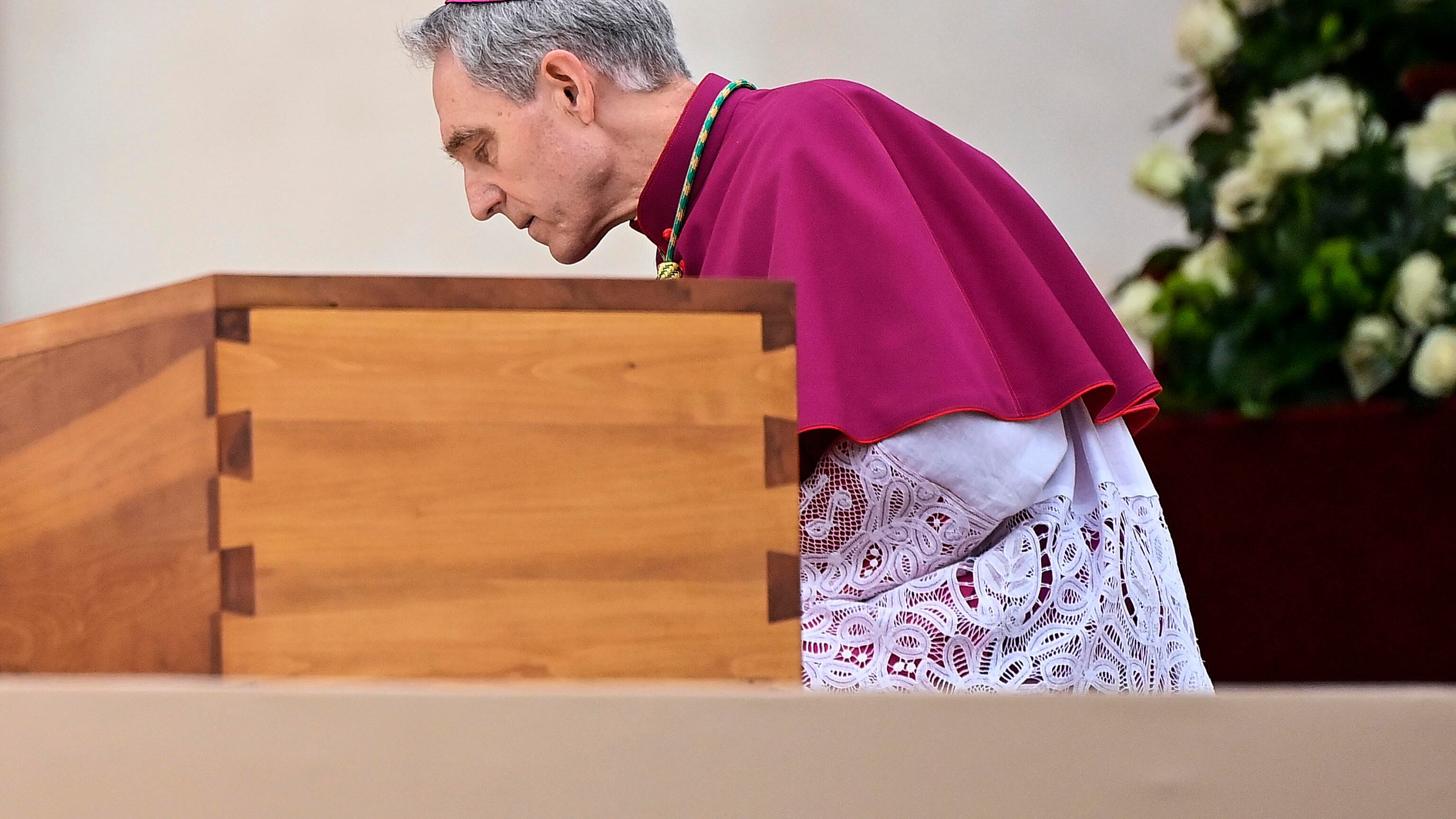 Via dal Vaticano senza il titolo di "emerito": l'ultimo sgarbo di Francesco a Padre Georg