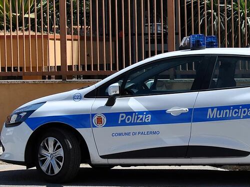 Orlando 'disarma' polizia locale: "Ha dimenticato una proroga..."