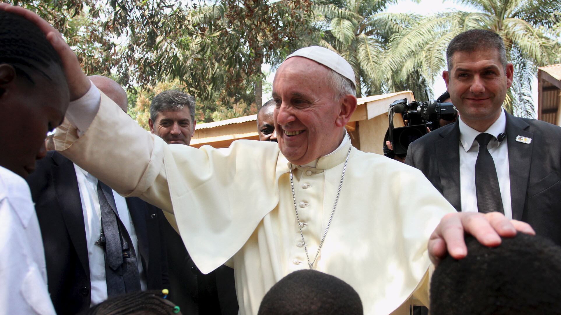 Parrocchie chiuse ai migranti: il flop dell'appello di Bergoglio