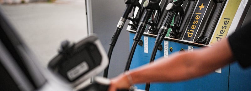 Petrolio, allarme raffinerie. Eni lancia il tetto ai prezzi