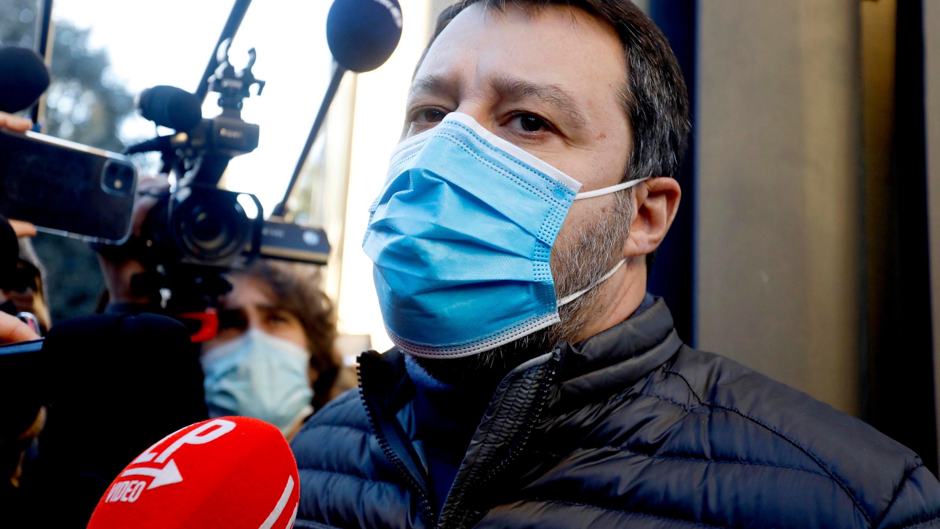 Salvini, sfida sul green pass: vota (ancora) contro il governo. Il Cav: allentare le restrizioni