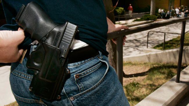 Arezzo, parte un colpo di pistola: un ferito al seggio