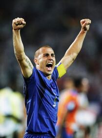 «La maglia azzurra è quasi una dimensione mistica. Qualunque bambino abbia giocato a pallone l’ha vista sempre come un simbolo di felicità...» Fabio Cannavaro