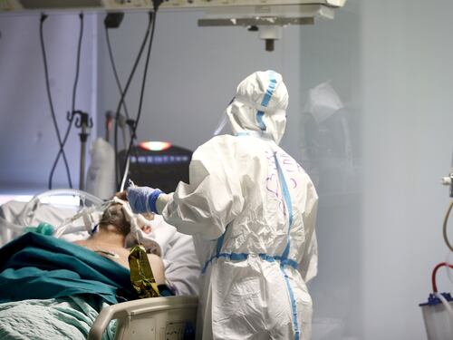 Il medico scrive. "Gestiti da solo 44 pazienti". Rimosso il post