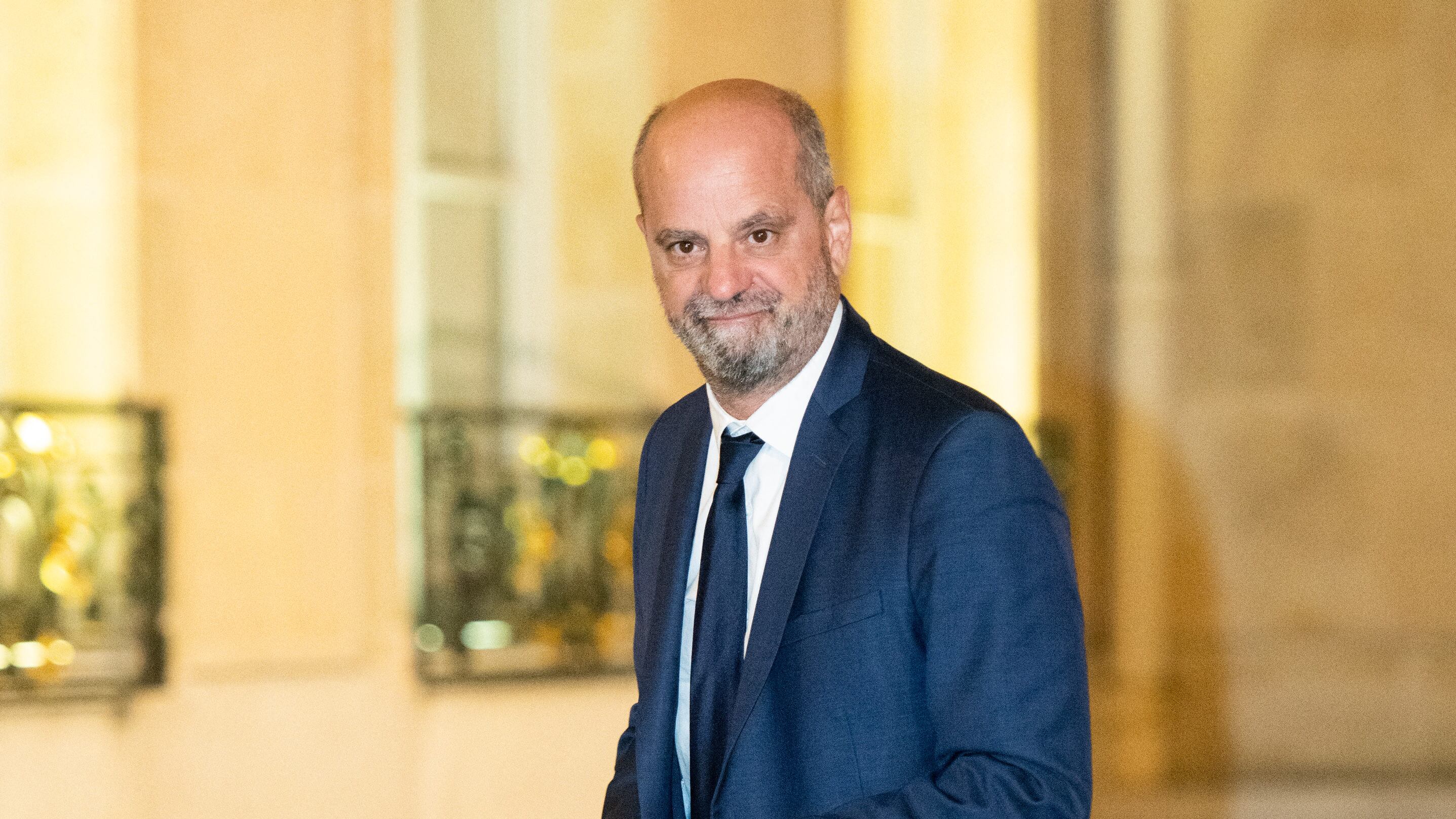 Il ministro e quelle regole inviate da Ibiza. Ira in Francia