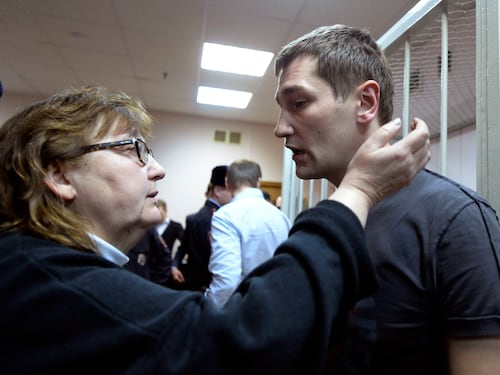 La madre di Navalny attacca Putin: "Rendimi il corpo di mio figlio"