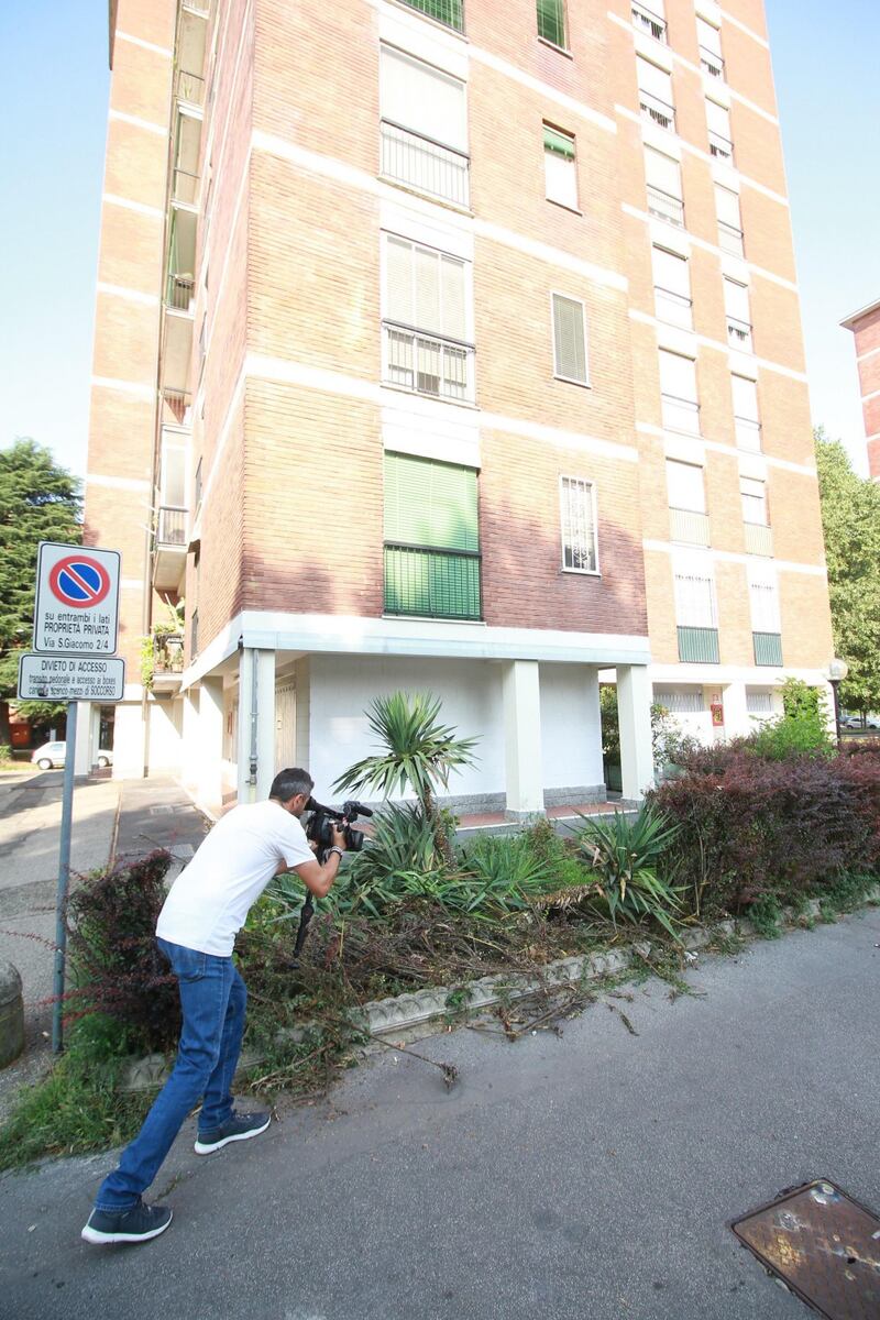 Milano, donna trovata morta in casa: sospetti sul marito 9
