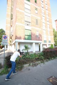 Milano, donna trovata morta in casa: sospetti sul marito 9
