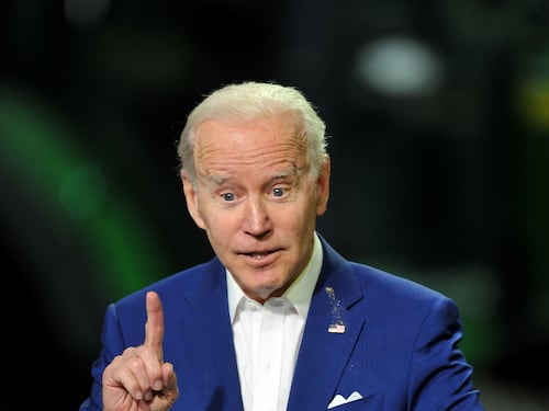 L'ennesima figuraccia di Joe Biden: cosa ha combinato in diretta tv