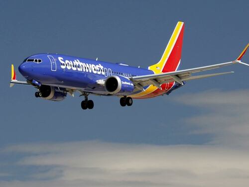 Dallas, aereo della Southwest Airlines colpito da un proiettile