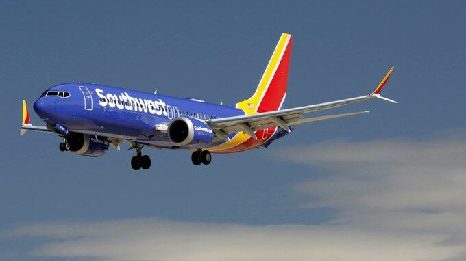 Dallas, aereo della Southwest Airlines colpito da un proiettile
