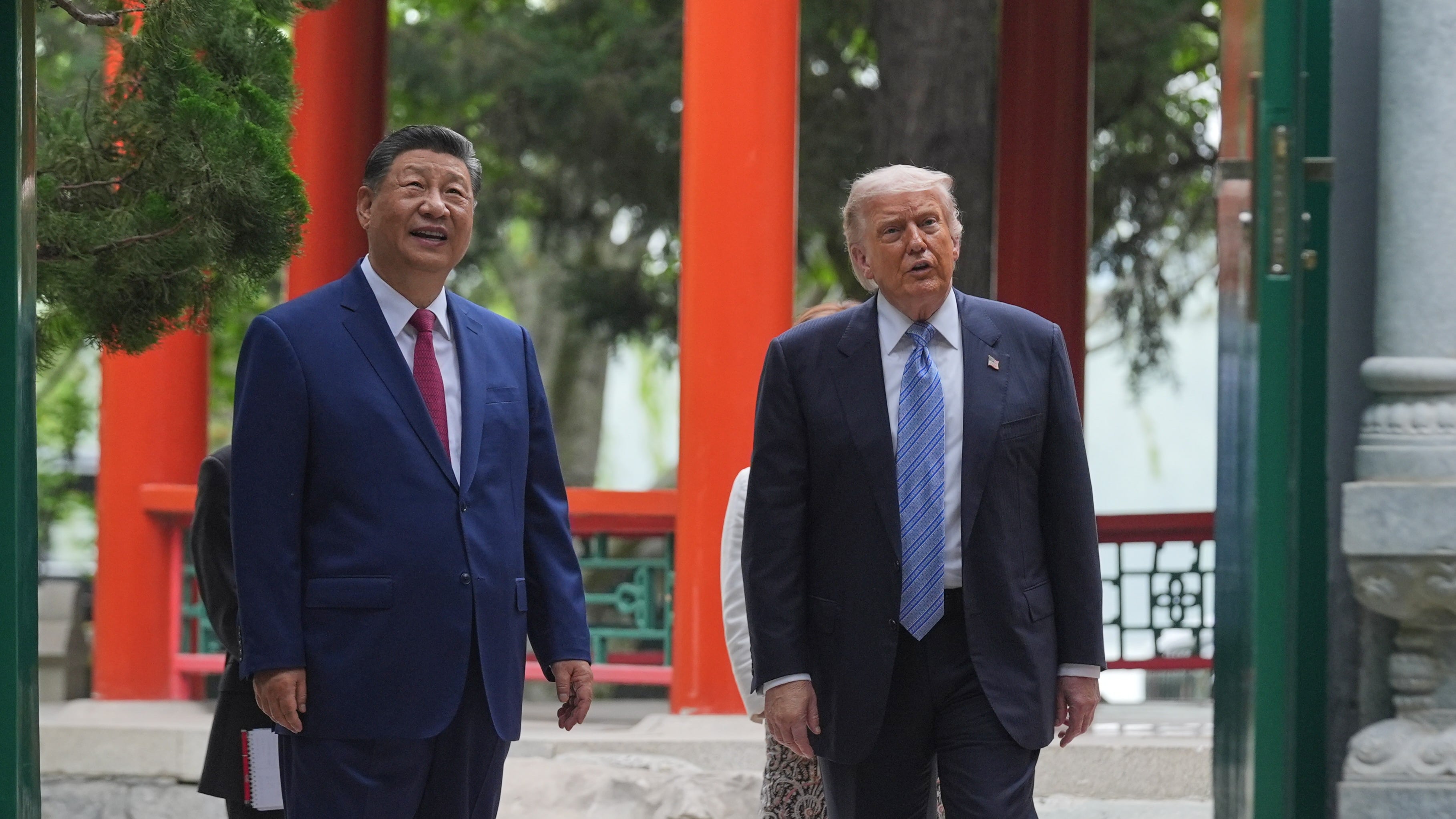 Sorrisi e tappeto rosso. Ma il Dragone affila i denti per "mangiarsi" Taiwan
