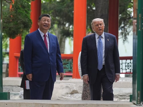 Sorrisi e tappeto rosso. Ma il Dragone affila i denti per "mangiarsi" Taiwan