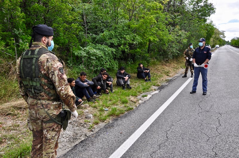 Militari impegnati al confine tra Italia e Slovenia 5