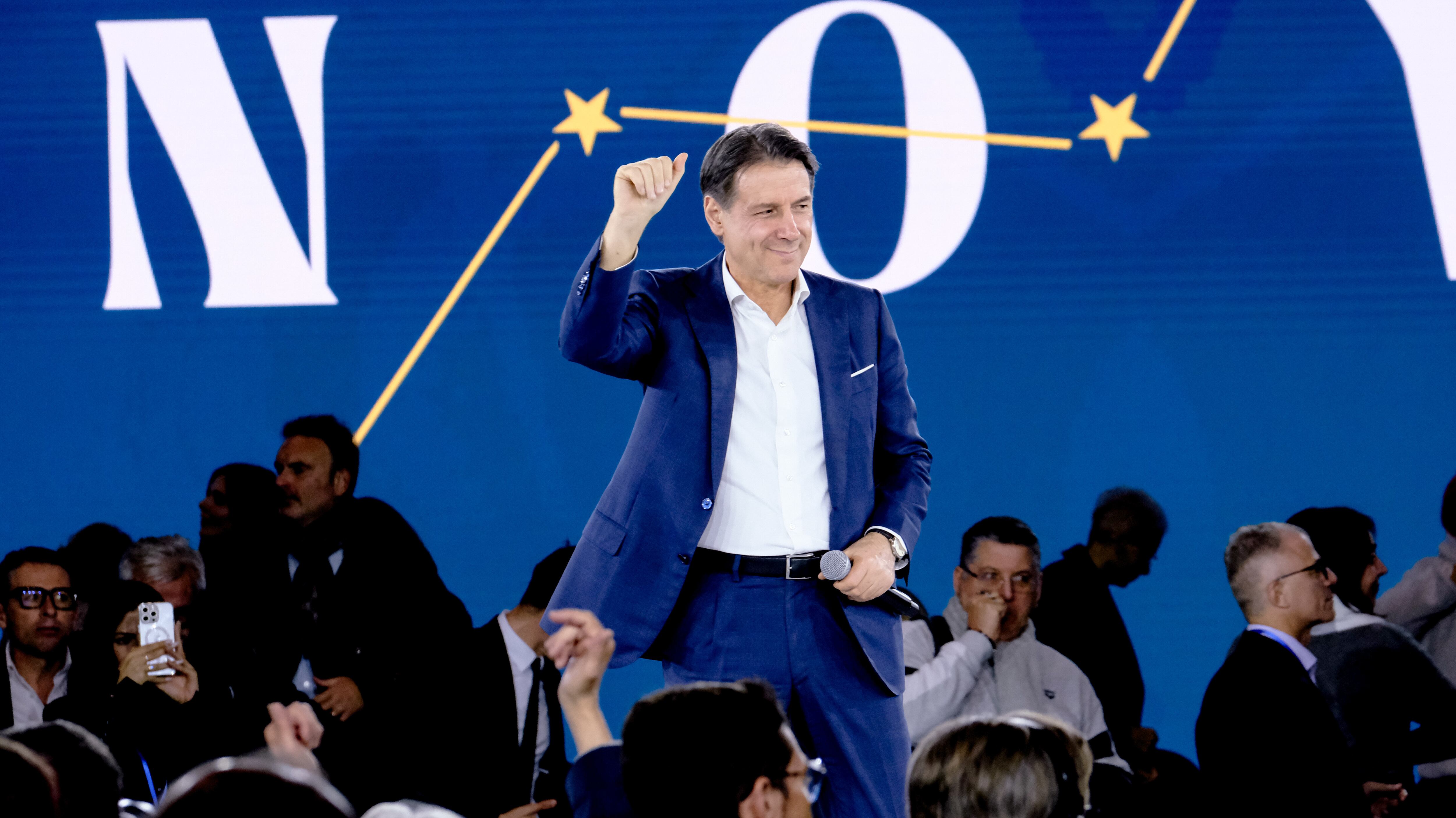 M5S, l'esito del voto: addio al "garante", sì alleanze e stop al limite dei 2 mandati