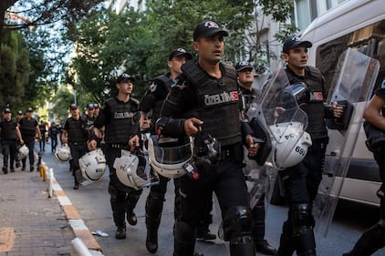 Istanbul, la polizia interrompe il Gay Pride 2