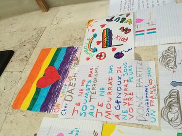 Parigi, i disegni dei bimbi al consolato francesce 3
