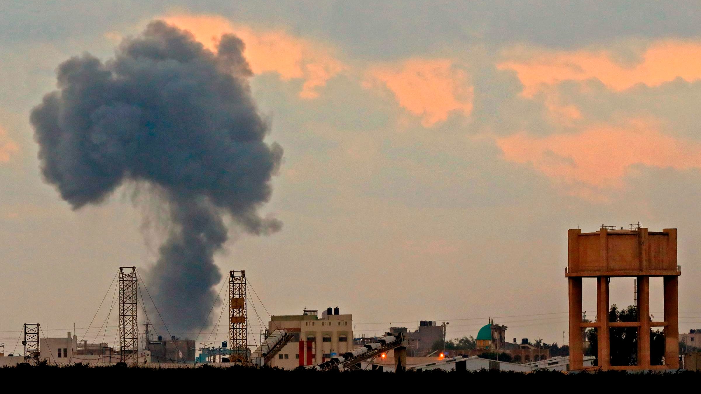Razzo di Hamas su Tel Aviv. E da Israele offensiva su Gaza