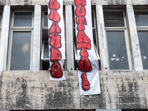 Transfemminismo e aiuto ai migranti. Più che occupare, è meglio studiare