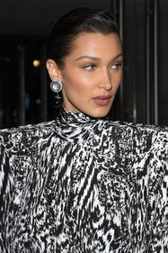 Bella Hadid sexy a Parigi 3