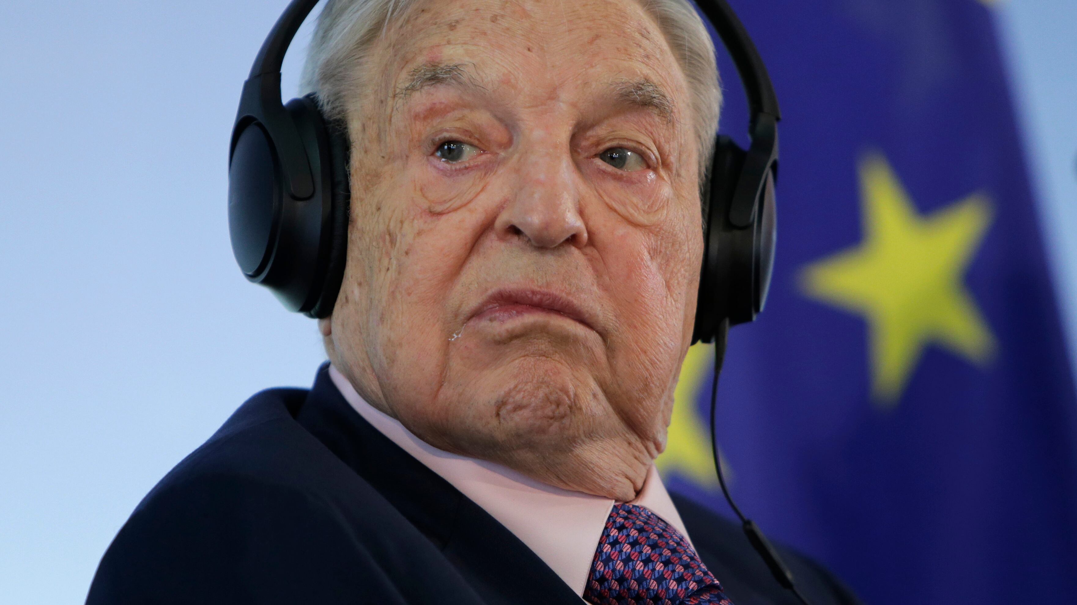 Soldi da Soros, la sinistra insiste: "Li rivendichiamo". Poi l'attacco a Musk: "Vuole i neonazisti in Germania"