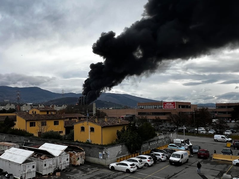 Esplosione a Calenzano, dipendenti Eni chiedono di patteggiare. L’azienda riconverte lo stabilimento