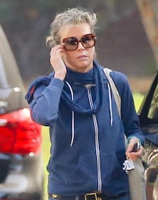 Kim Basinger: dopo lo strip tease più sexy torna sul set 7