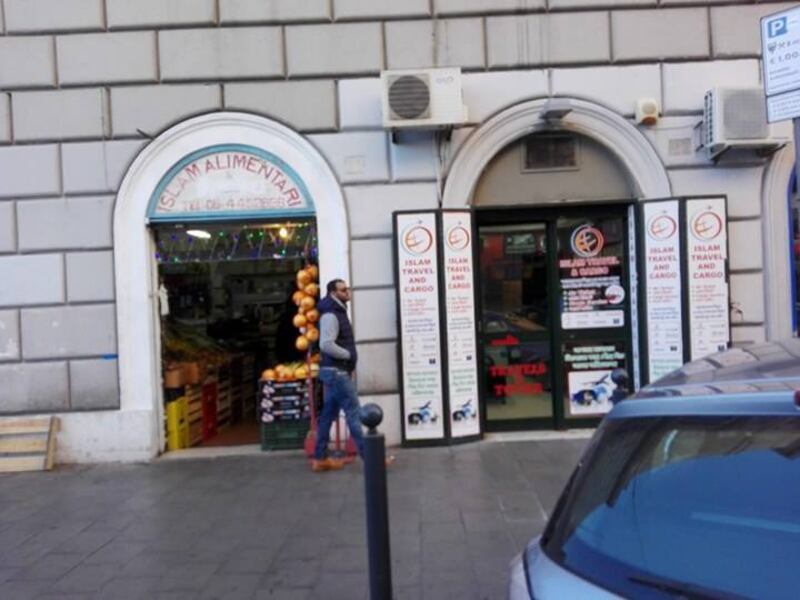 Il centro storico di Roma in mano ai cinesi e agli arabi 7