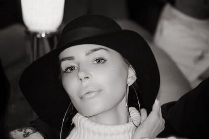 Nina Moric, topless su Facebook 20
