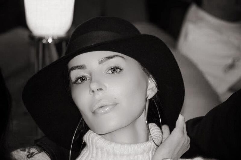 Nina Moric, topless su Facebook 20