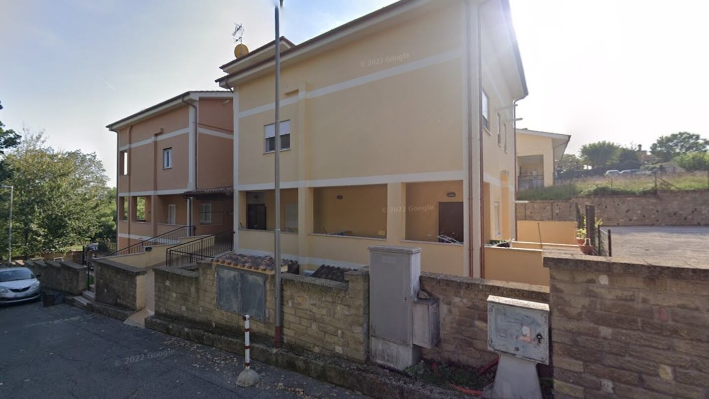 Aggredite da due cani: grave bimba di 18 mesi, amputato braccio alla nonna