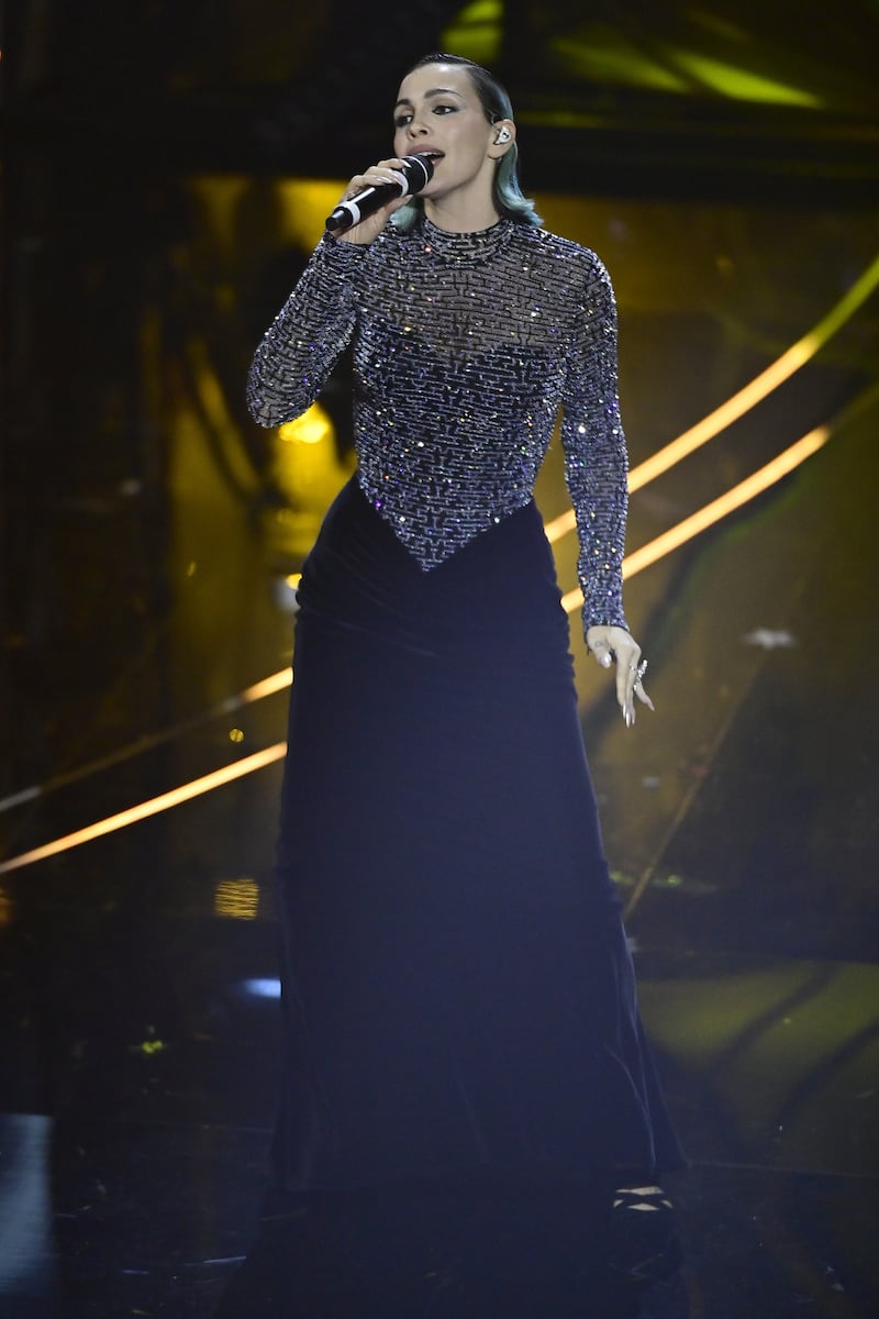 Sanremo 2024: ecco il look della finalissima del Festival di Rose Villain 9