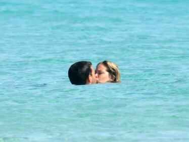 Costanza Caracciolo e Primo Reggiani al mare 33