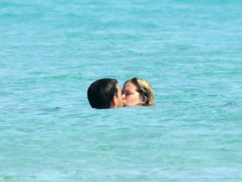 Costanza Caracciolo e Primo Reggiani al mare 33