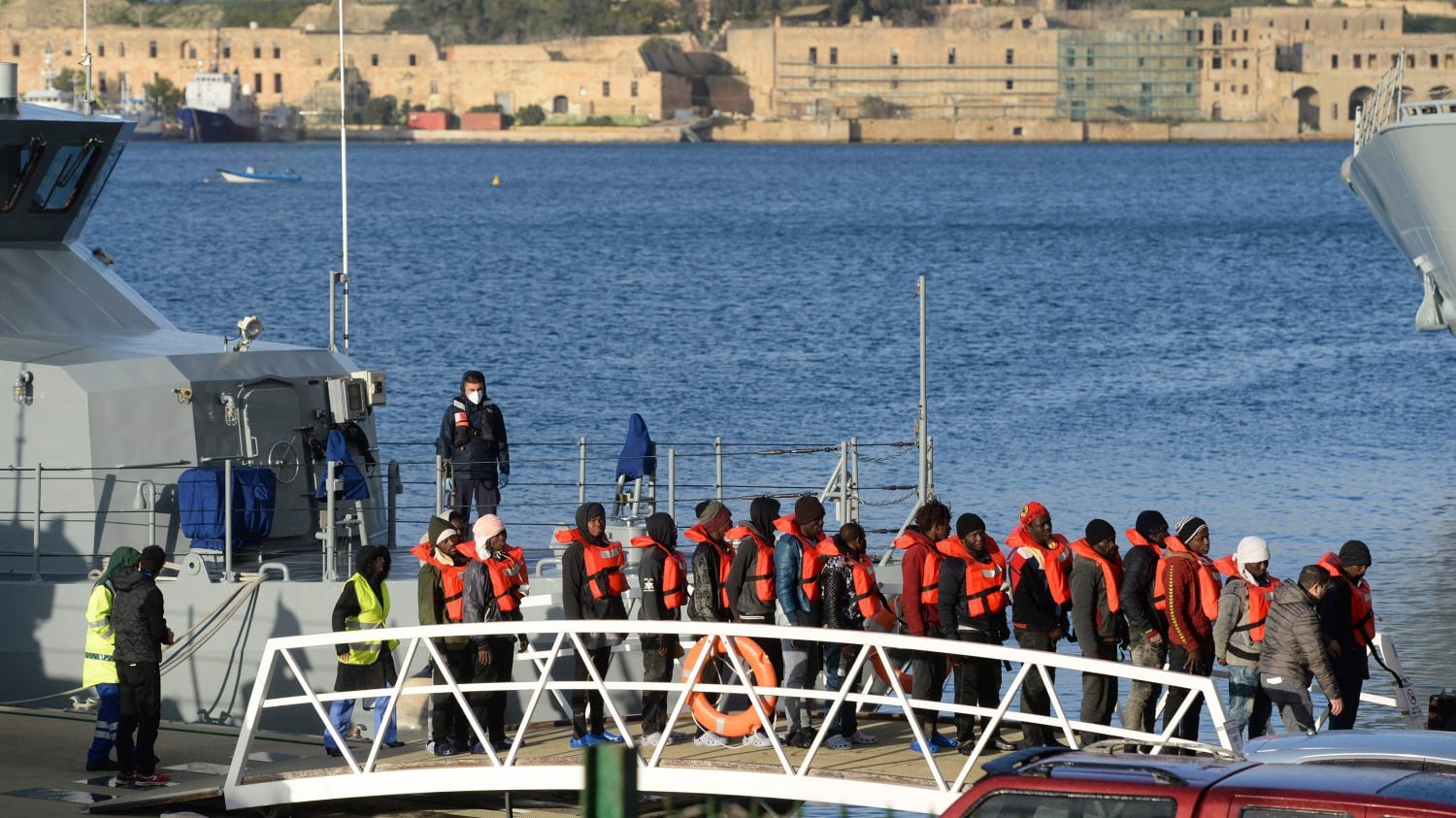Sea Watch, Toninelli: "La nave doveva andare in Tunisia"