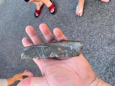 Frammenti di un Boeing 787 cadono su tetti e automobili a Fiumicino 1