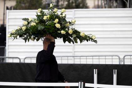 ddio a Valentino: Roma si ferma per l’ultimo saluto al re della moda, tra vip e istituzioni 4