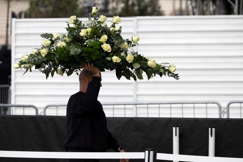 ddio a Valentino: Roma si ferma per l’ultimo saluto al re della moda, tra vip e istituzioni 4