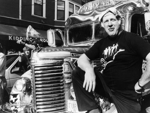 Guerra e pace in famiglia. La saga (in un libro) di Ken Kesey, volato via dal nido del cuculo
