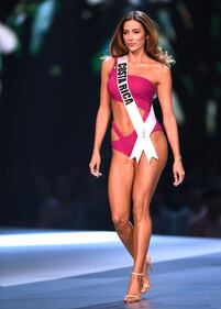 Le bellezze sfilano a Miss Universo 2019 11