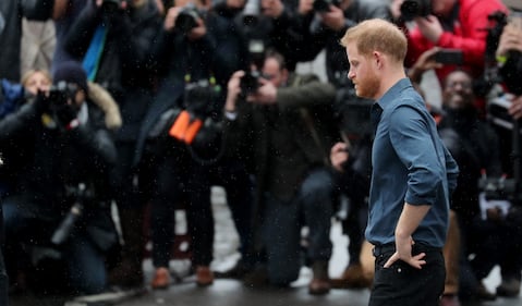 Il Principe Harry e la Regina Elisabetta II in foto 7