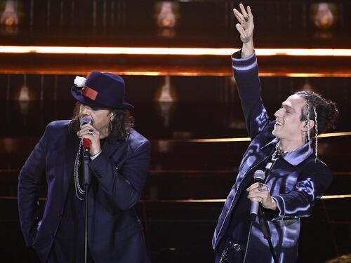 "Irama canta e insegue Grignani": social in visibilio per il duo